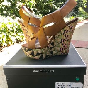 Size 6.5 Wedges in cognac with cool wedge pattern